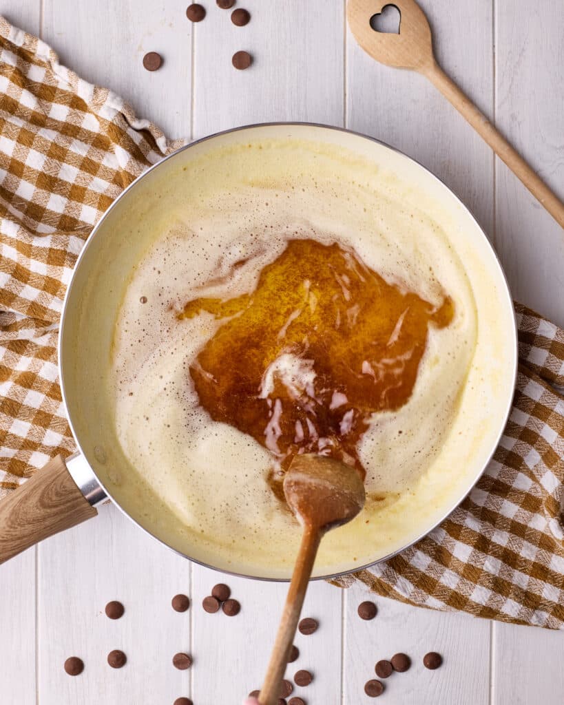 Browning butter in a light colored pan to show the golden brown color and toasted milk solids on the bottom. 