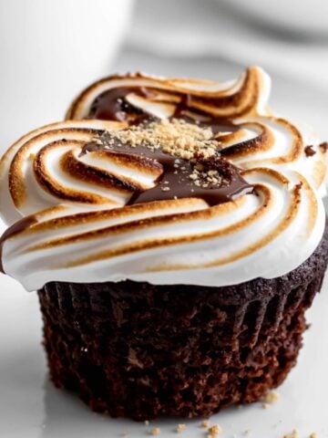 s'mores cupcake with marshmallow frosting and chocolate filling.