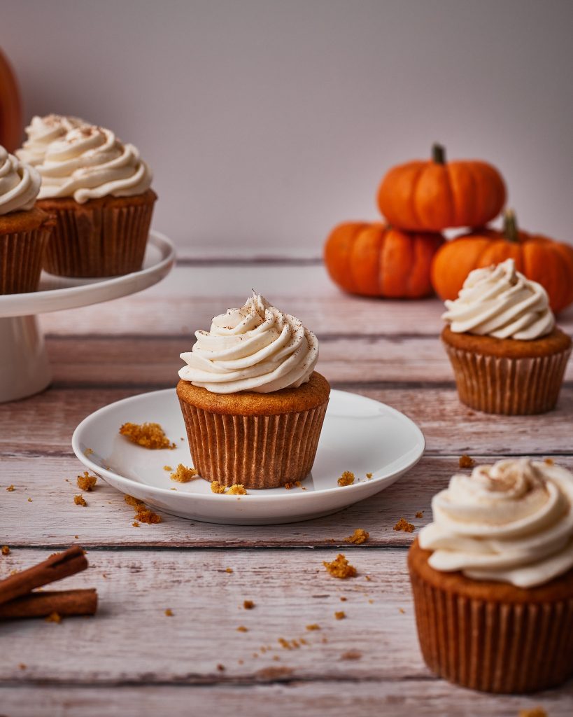 pumpkin spice cupcakes with cream cheese frosting