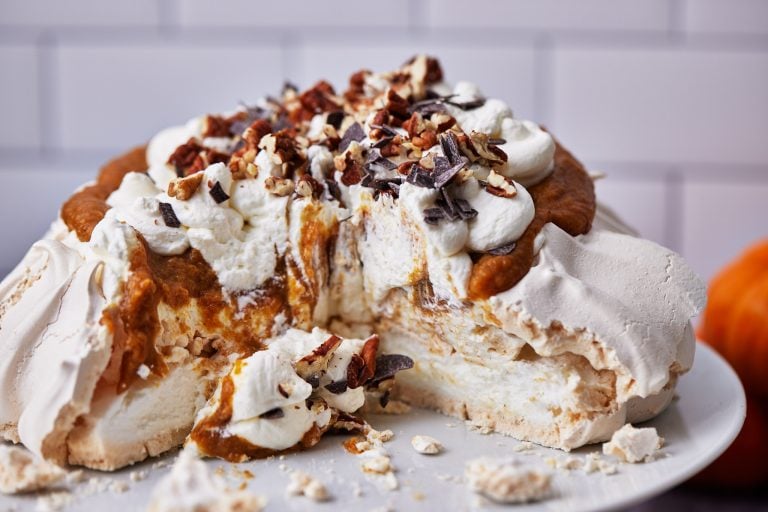 pumpkin pavlova with pumpkin spice curd