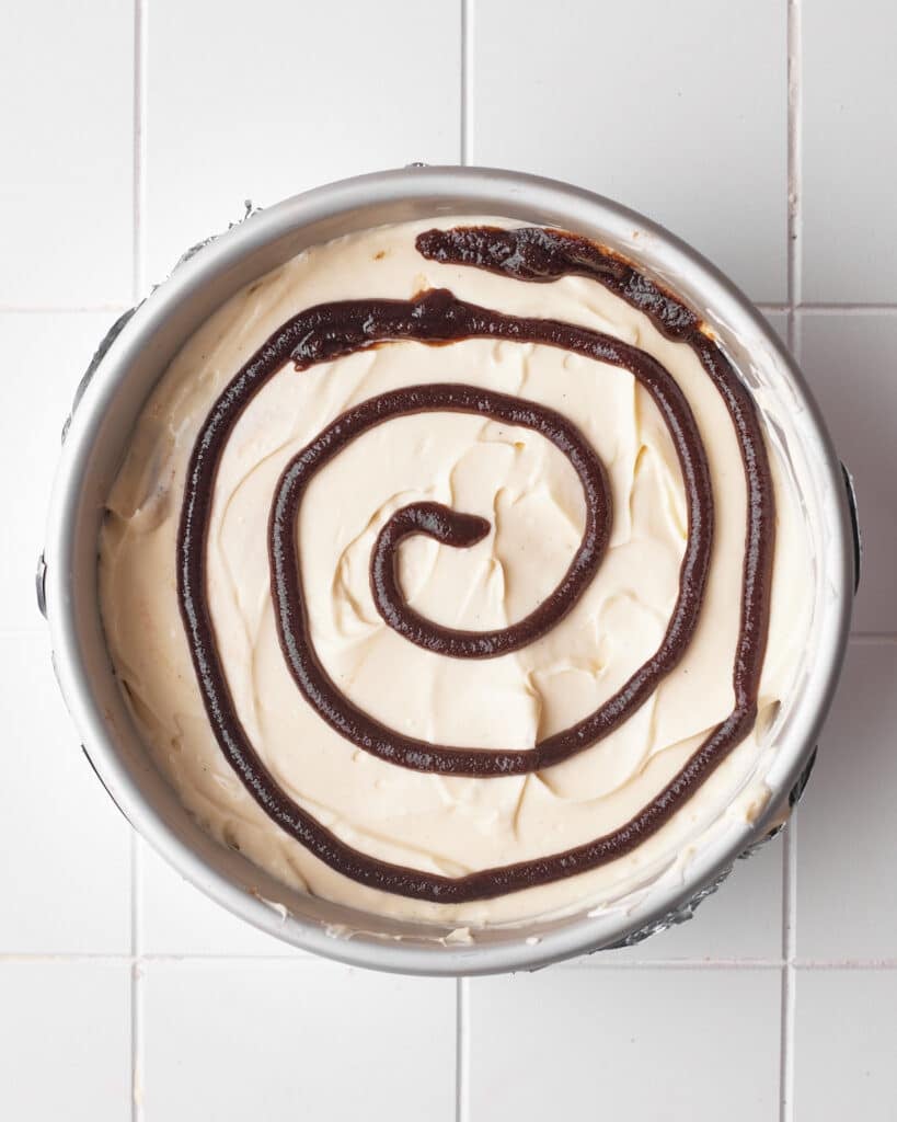 how to make the cinnamon swirl on a cinnamon roll cheesecake.
