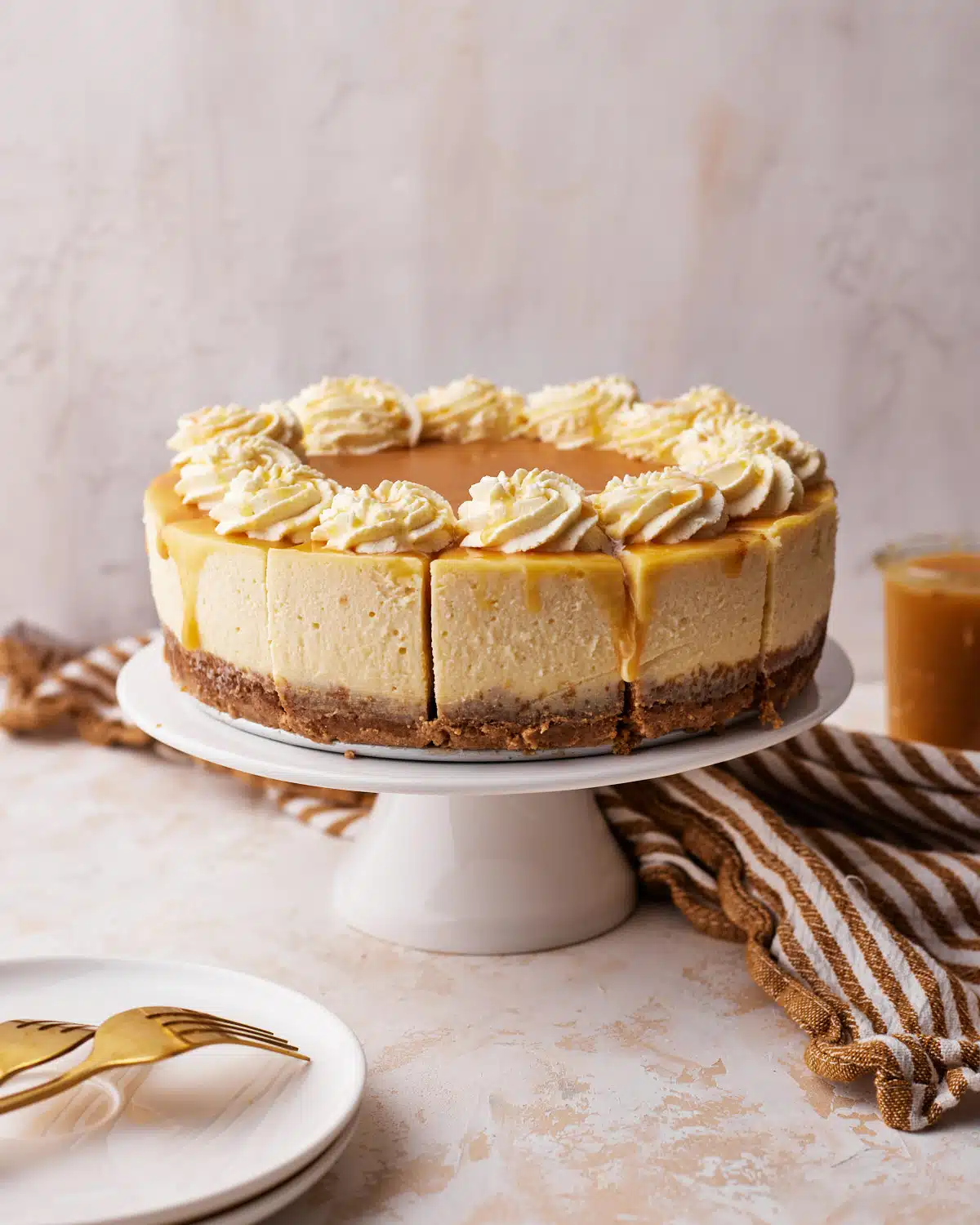 Caramel cheesecake on a cake stand, ready to be served. 