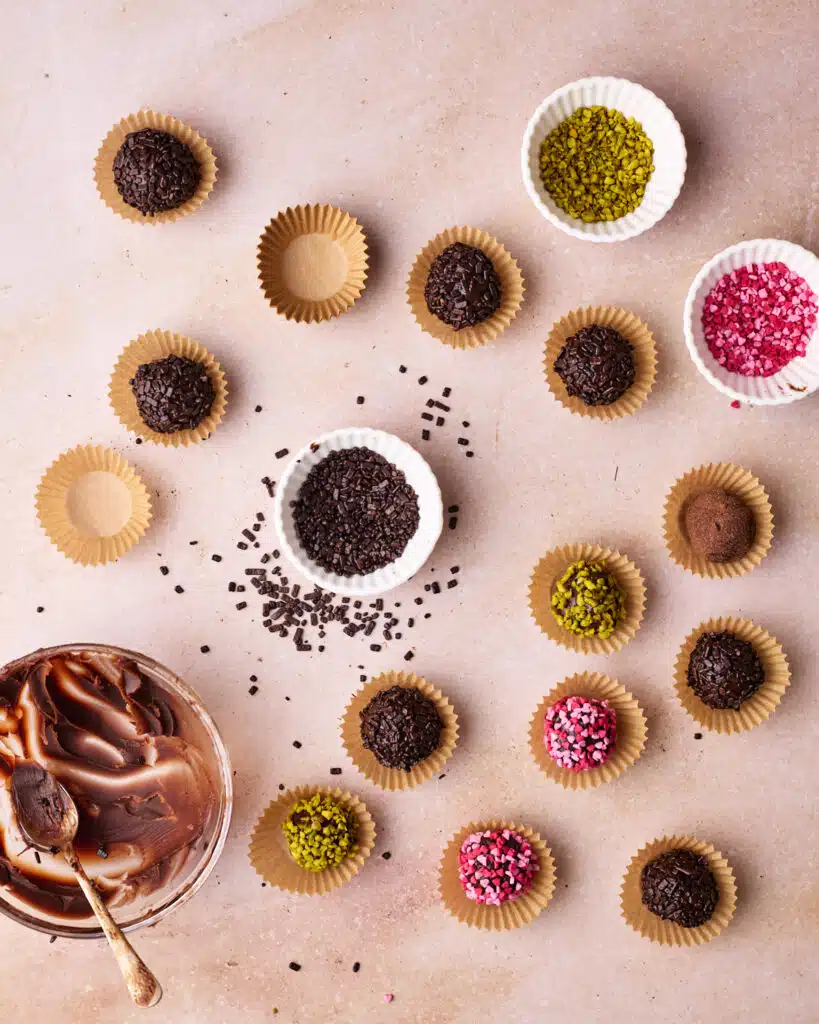 Decorating brigadeiro in various toppings. 