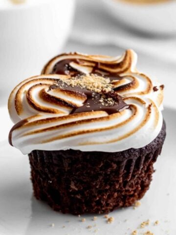 Close up of smores cupcakes with a swirl of toasted marshmallow frosting on top.