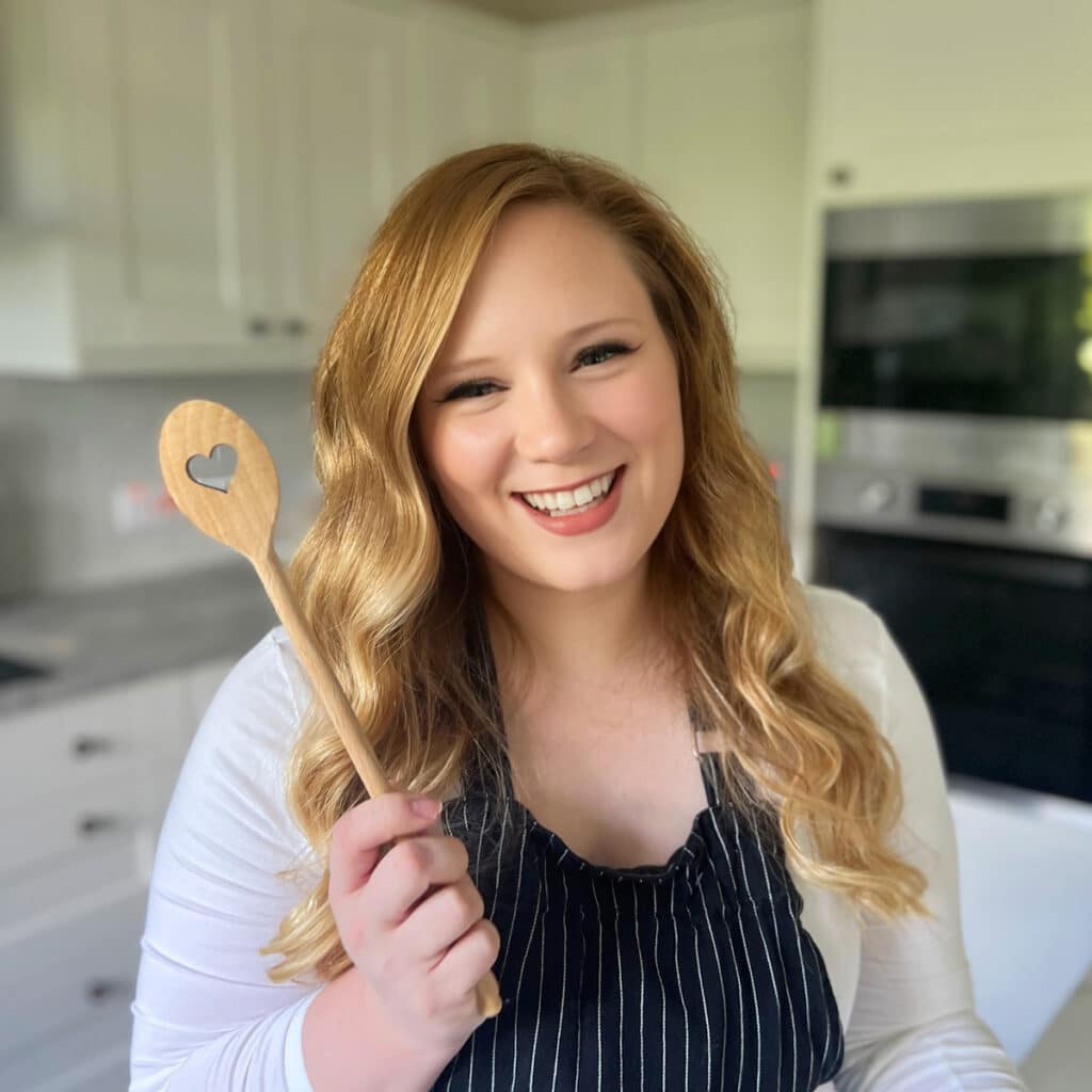 Juliane Grasekamp author bio picture - founder of Bonni Bakery dessert recipe blog.